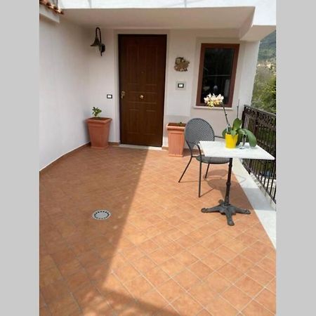 Alloggio A Via Impero Apartman Lenola Kültér fotó